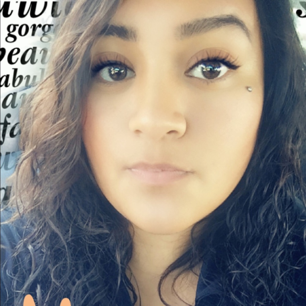 Meet your Posher, Alejandra